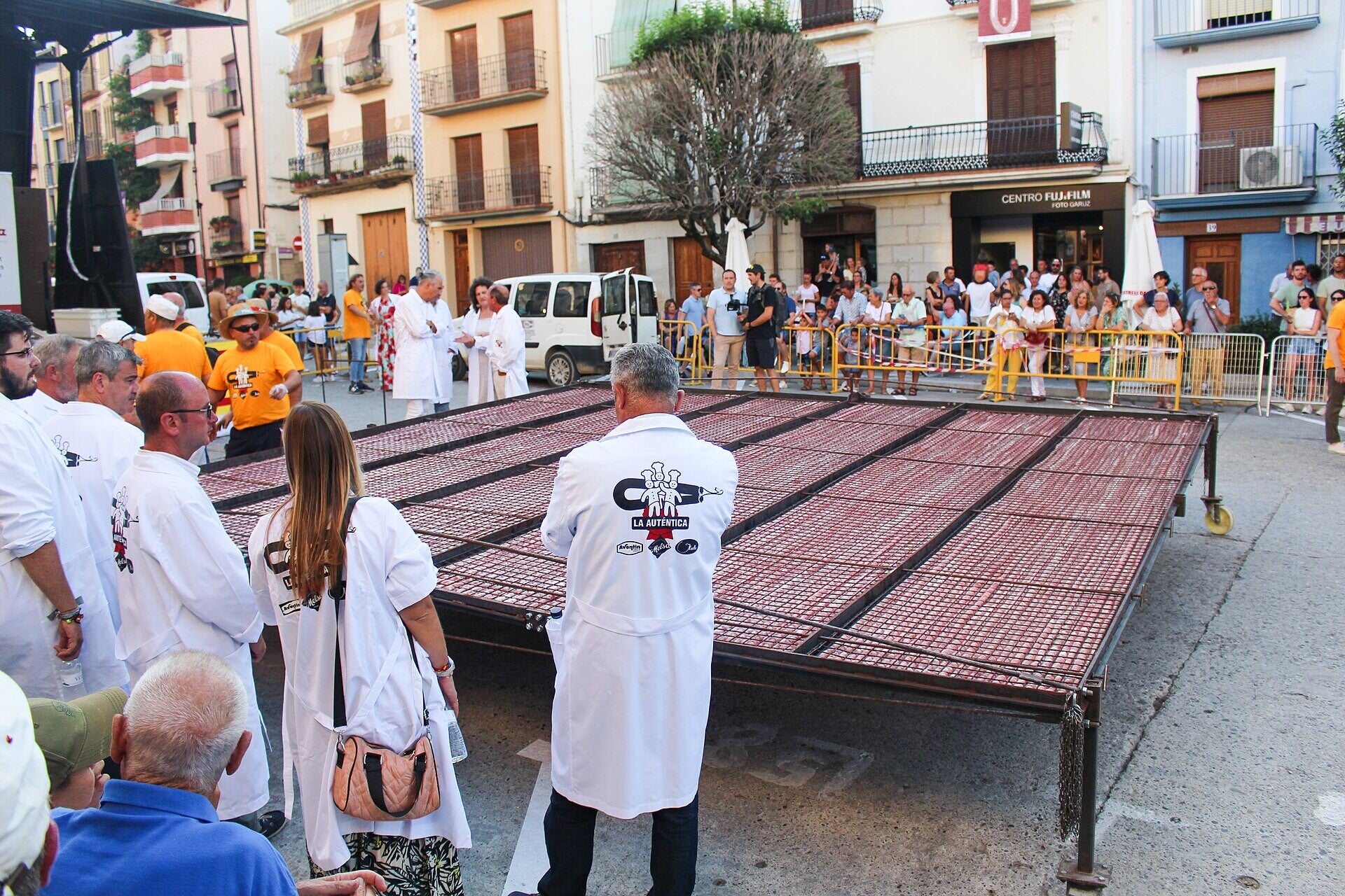 Parrilla gigante de la longaniza más larga del mundo en el Día de la Longaniza de Graus