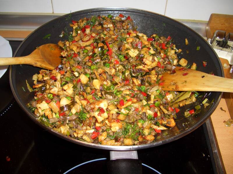 Frit mallorquí, asadura de cordero con patata e hinojo, plato típico de Mallorca.