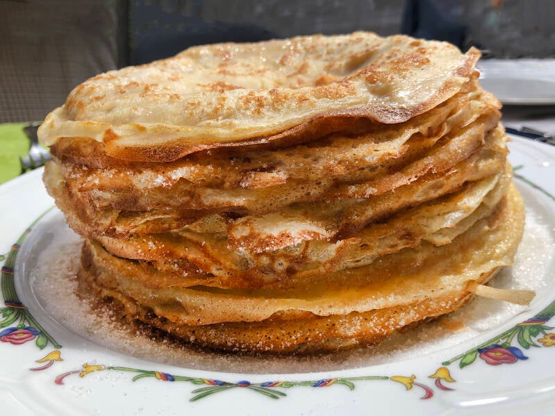 Frixuelos, postre típico de Asturias.