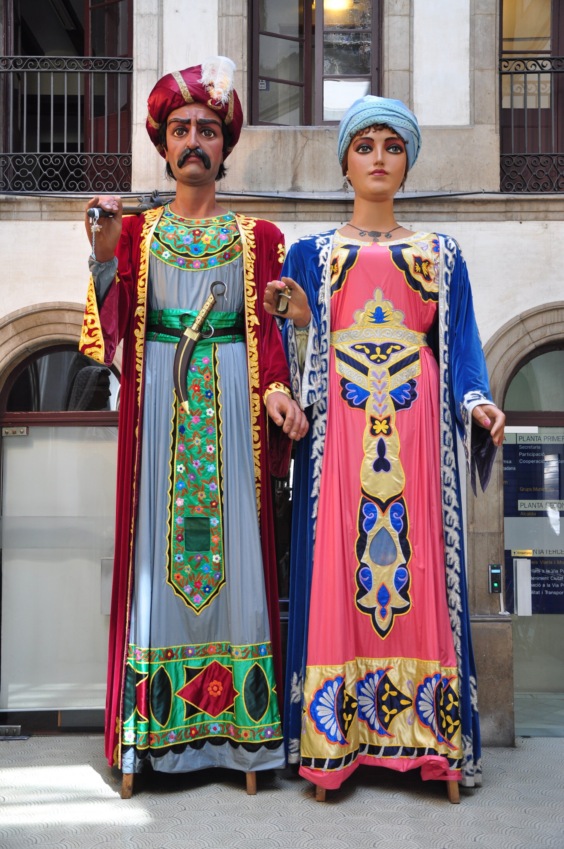 Els gegants de la PorrGegants de Vilanova i la Geltrú (Barcelona), festa major d'agost.