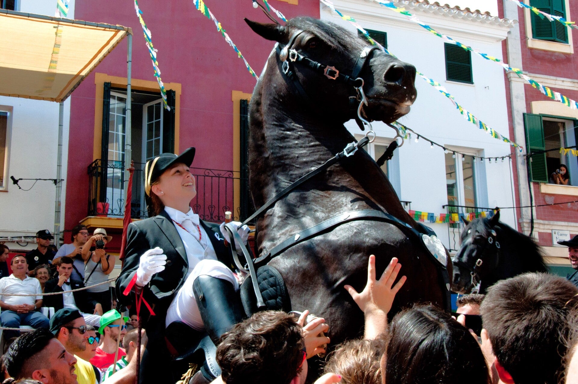 Jaleo de caballos en las Fiestas de Sant Martí de Es Mercadal, Menorca