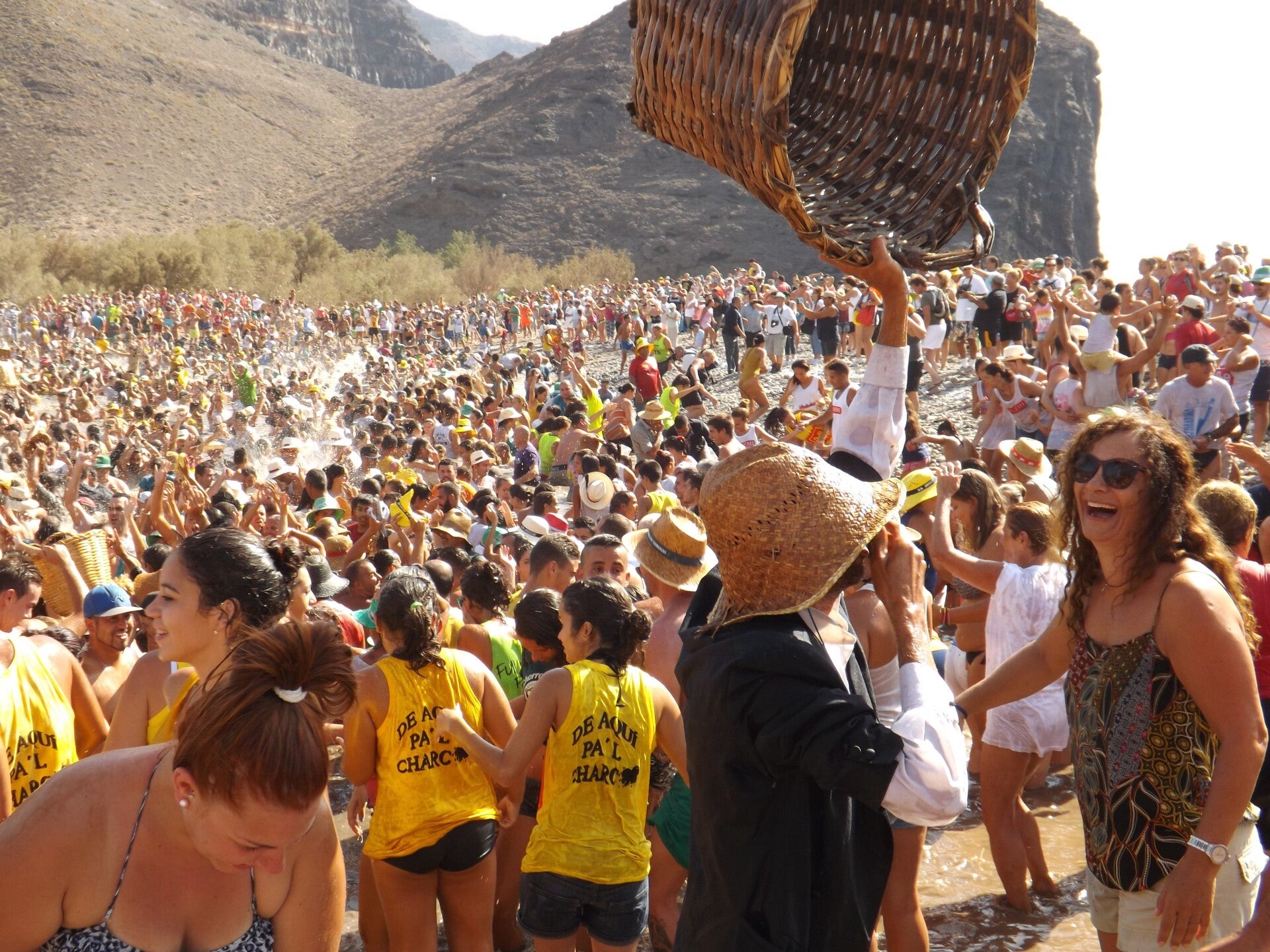 La laguna de La Aldea de San Nicolás durante la Fiesta del Charco