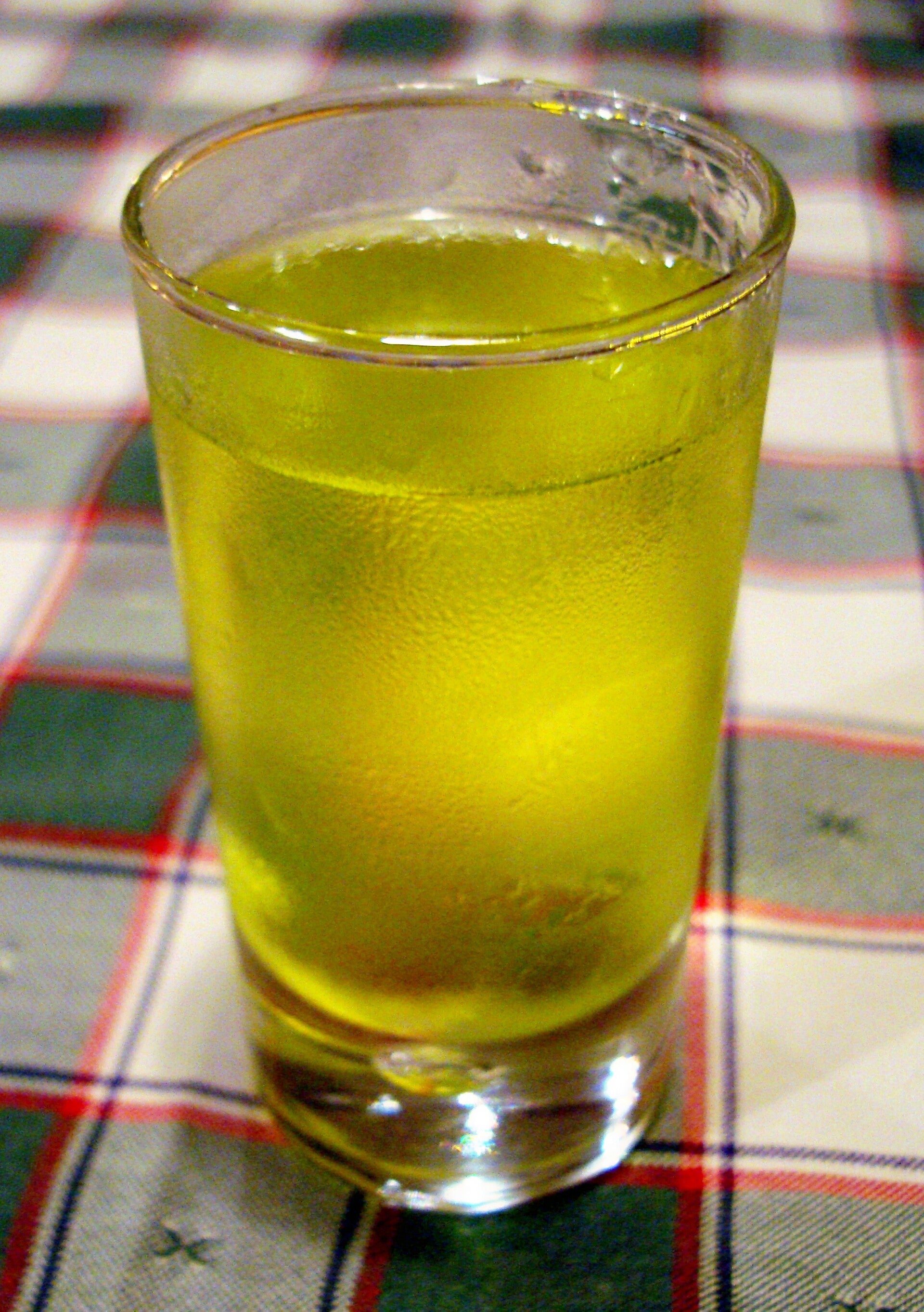Orujo de hierbas típico de Cantabria. Licor verdoso elaborado a partir del aguardiente de orujo