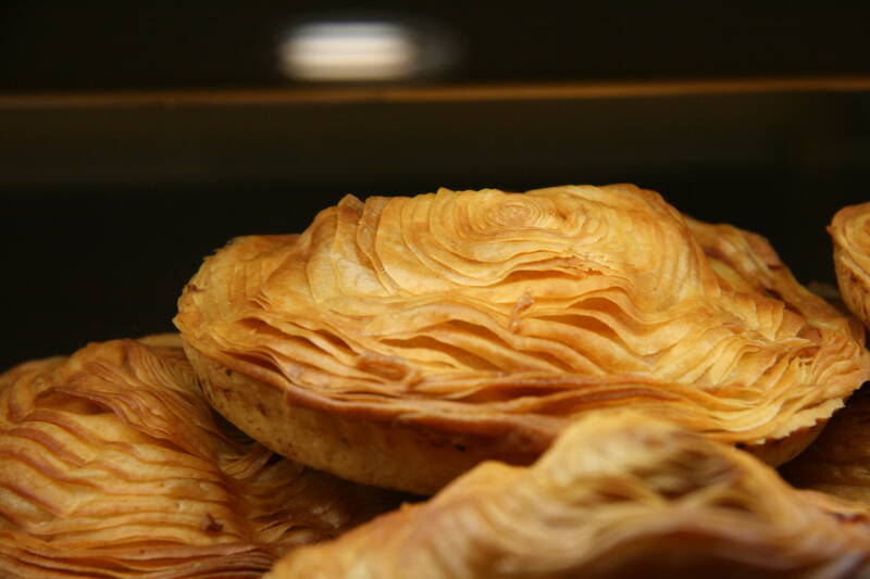 Pastel de carne murciano de hojaldre relleno de ternera y huevo