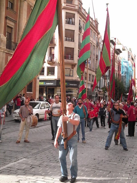 Pendones leoneses durante las fiestas de San Froilán en León.