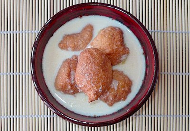 Sapillos o repápalos dulces extremeños en su leche