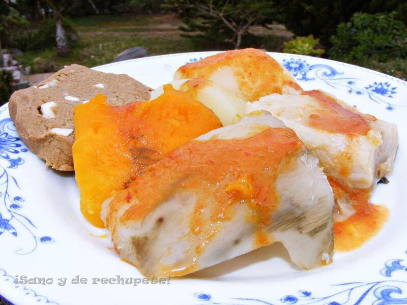 Sancocho canario de pescado con mojo y pella de gofio
