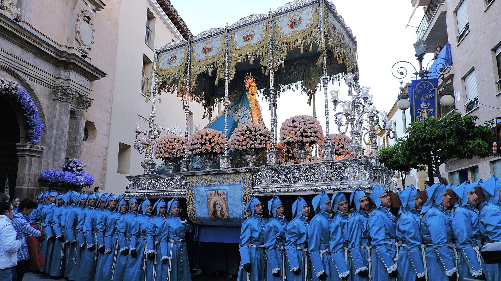 Trono de plata de la Virgen de los Dolores del Paso Azul, obra del orfebre Juan Borrero, Semana Santa de Lorca
