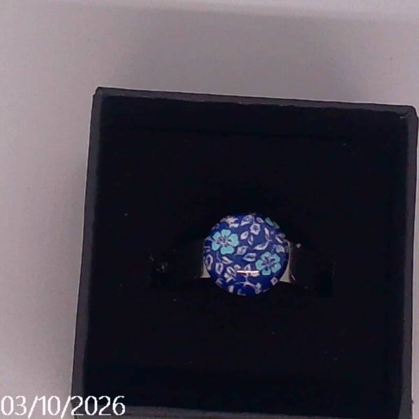 blue and white round rings