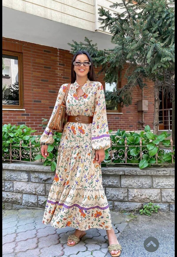 Maxikleid mit Blumenmuster und Gürtel