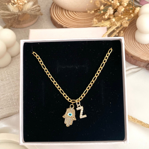 Buchstaben Kette mit Fatimas Hand