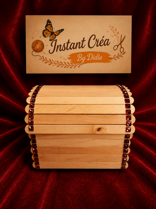 Petit coffre en bois rouge