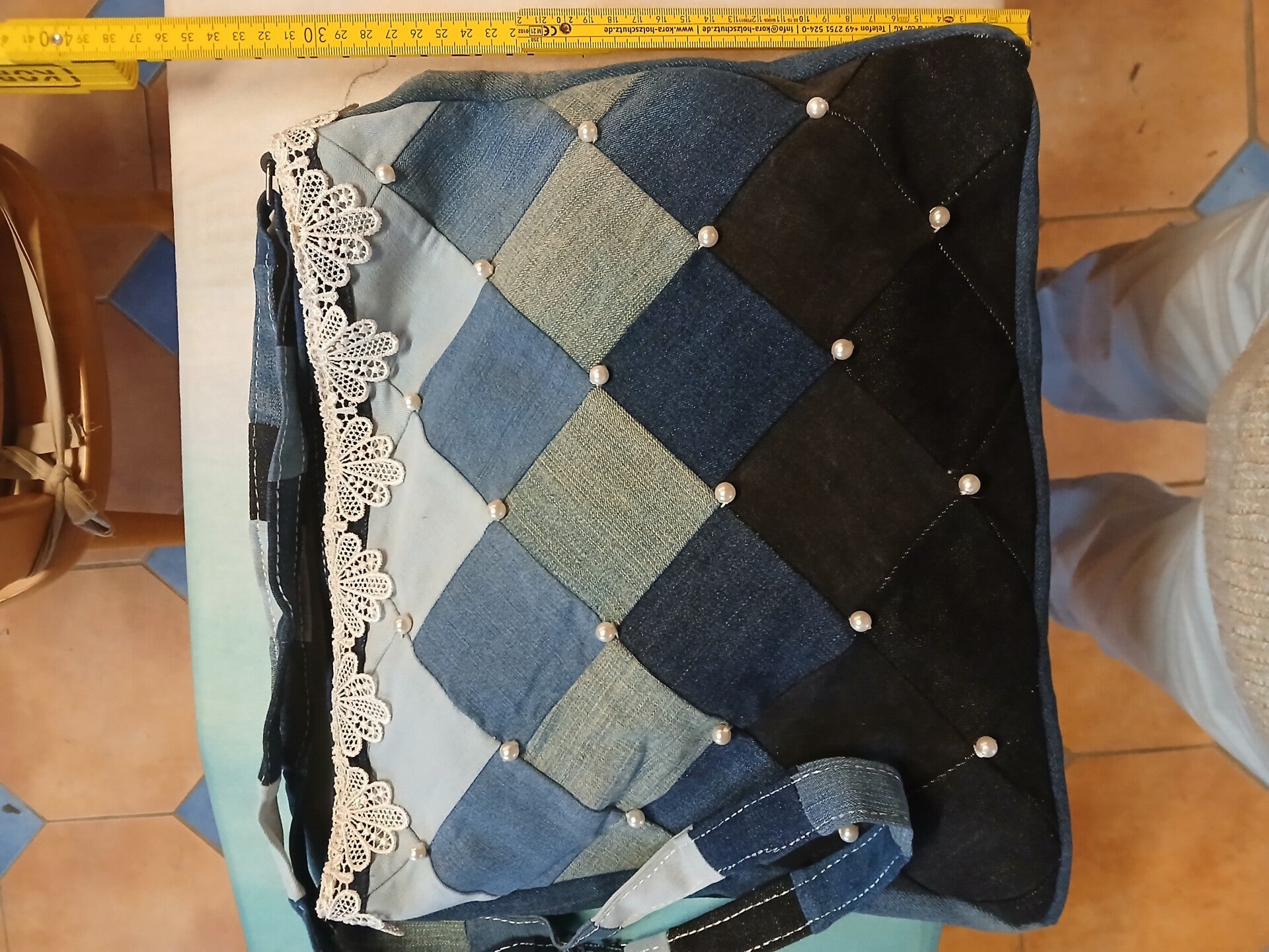 Umhängetasche weiße Perlen