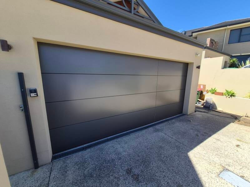 New Ali-panel garage door
