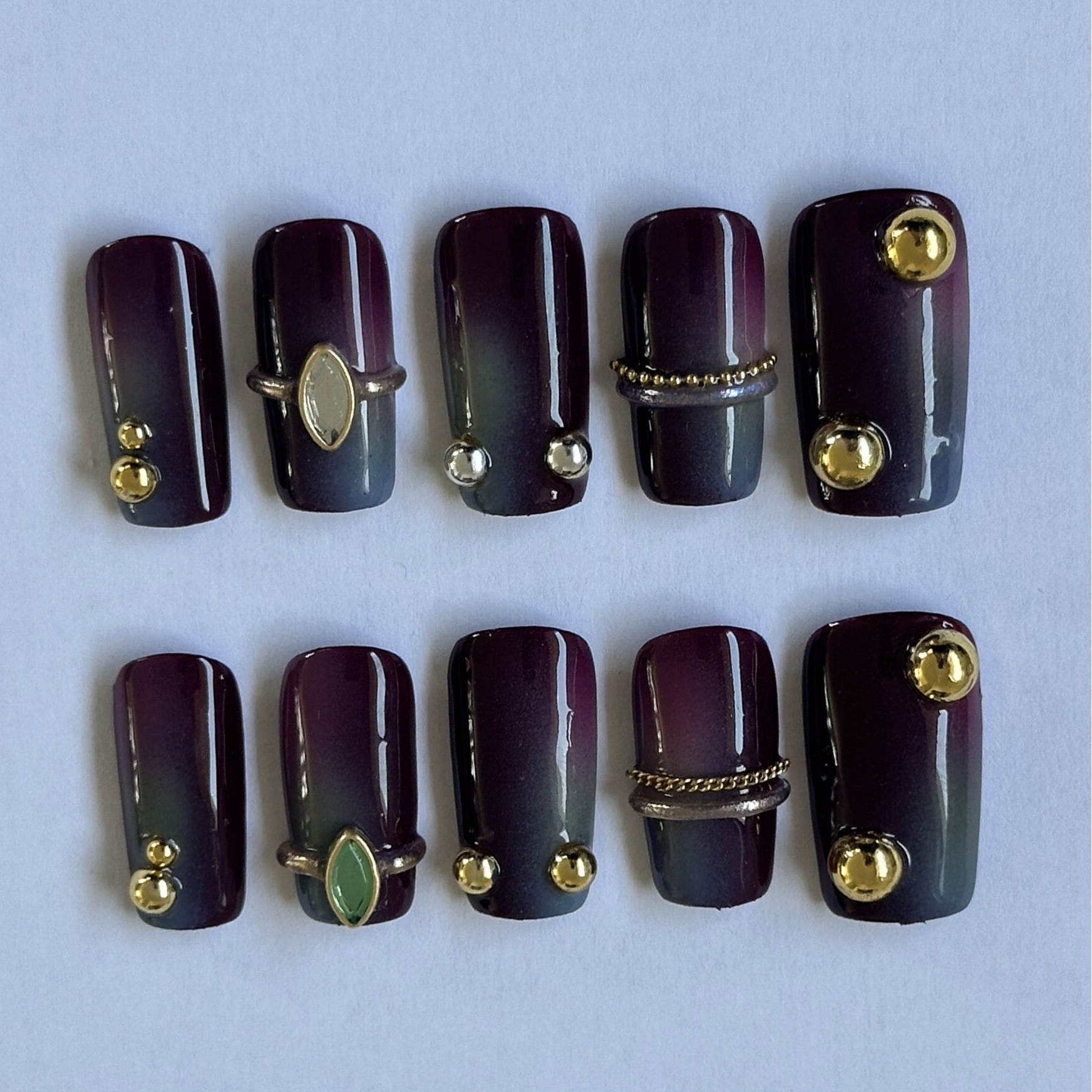 Midnight Jewel | Set de 10 Press On Nails Faits Main | Réutilisables et avec kit de pose fourni |