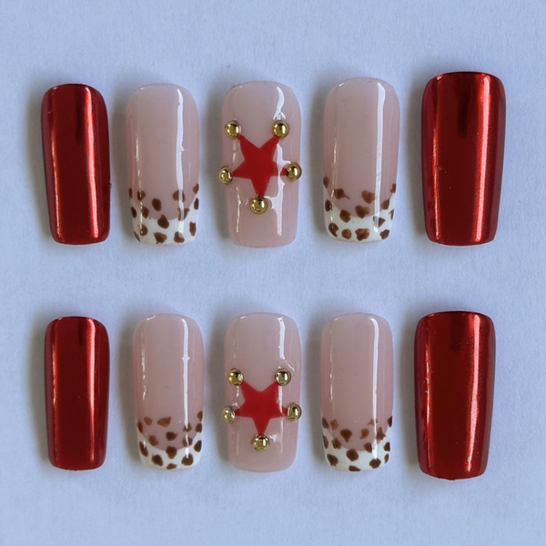 | Red Baddie | Set de 10 Press On Nails Faits Main | Réutilisables et avec kit de pose fourni |