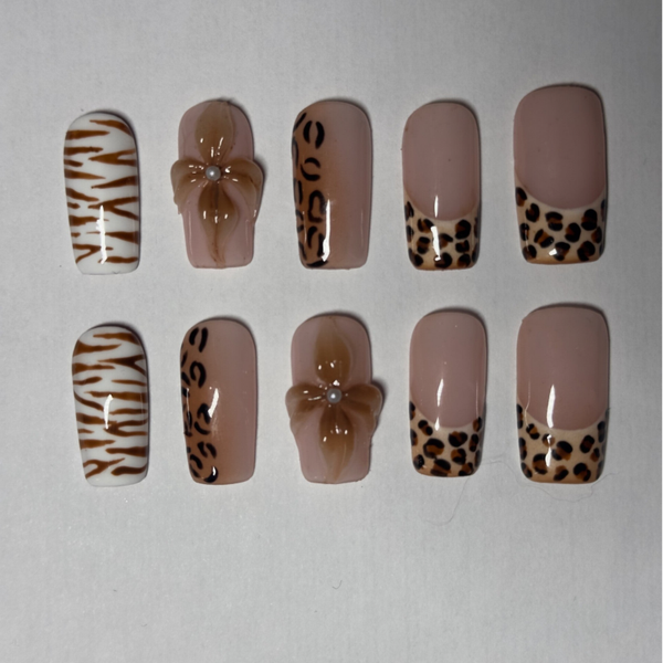 | Traces de Savane | Set de 10 Press On Nails Faits | Set Réutilisable avec kit de pose fournit |
