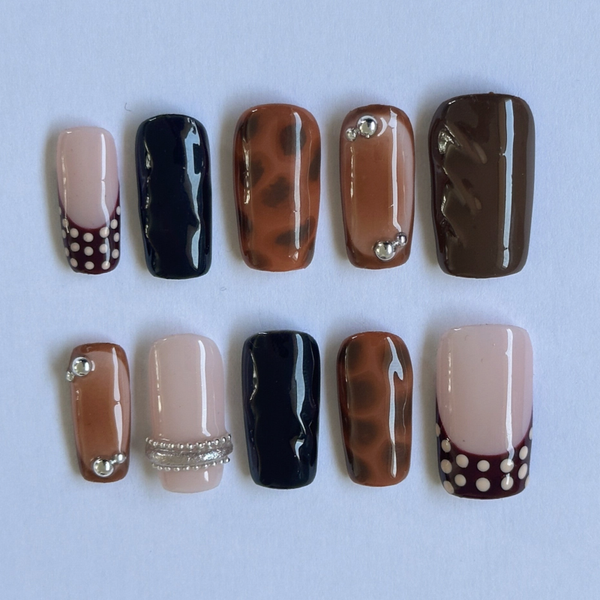 | Mocha Babe | Set de 10 Press On Nails Faits Main | Réutilisables et avec kit de pose fourni |