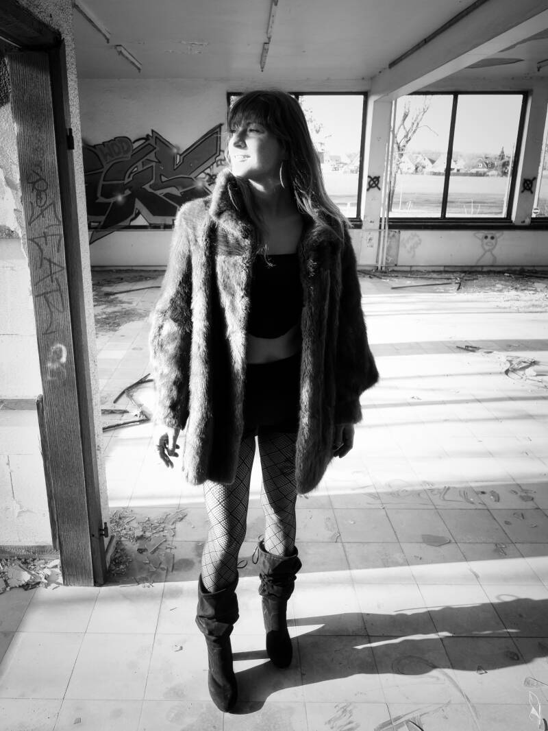 low-key-9-b-w-standard.jpg