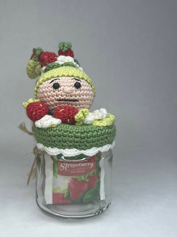 Theeppotje met gehaakt aardbeien dekseltje
