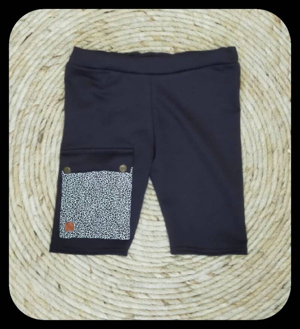 Korte broek zwart met zak hydrofiel panter wit