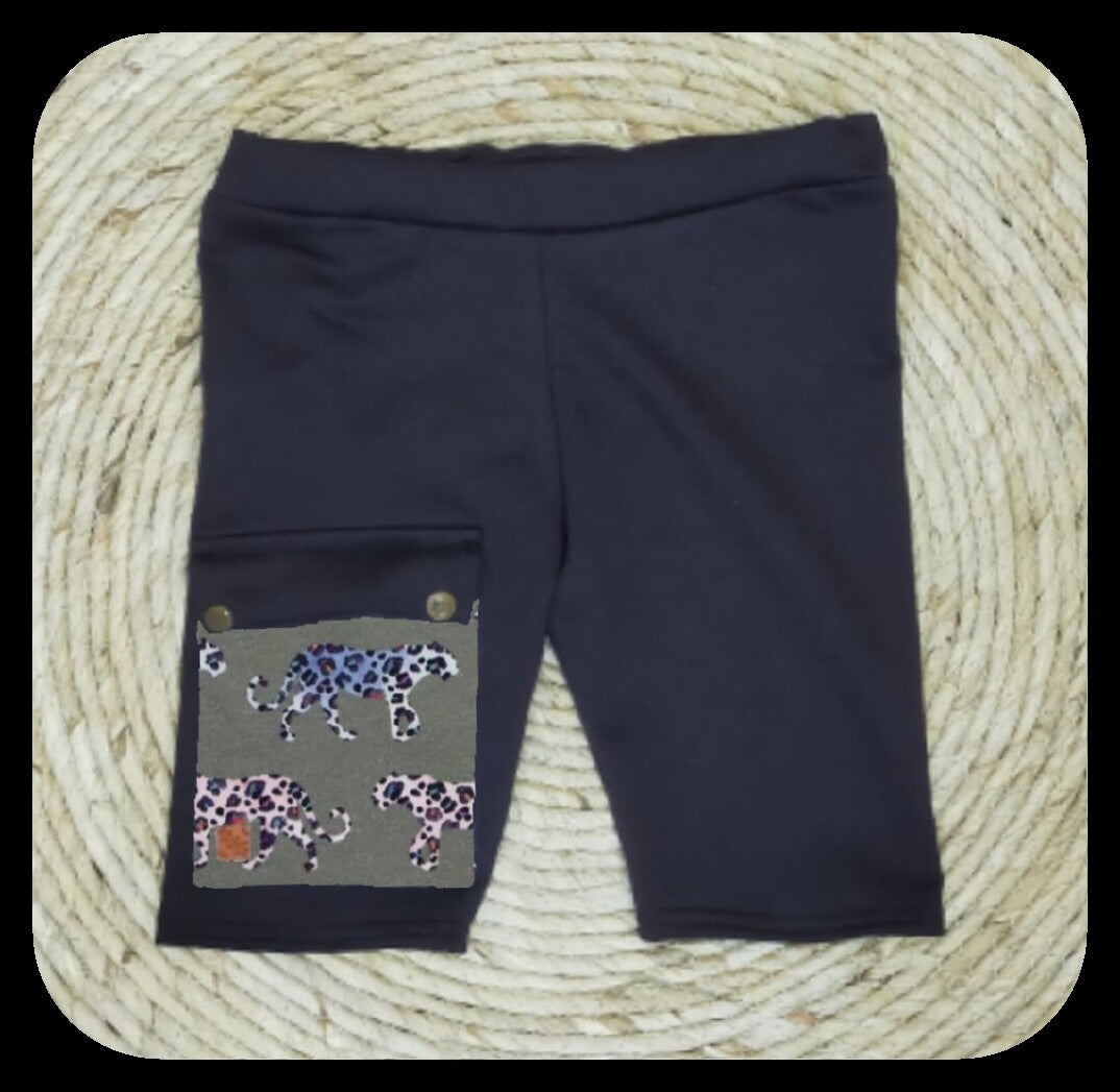 Korte broek zwart met zak panters grijs