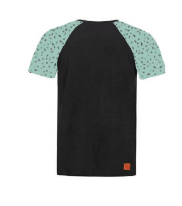 T-Shirt zwart met spikkel groene  mouwen