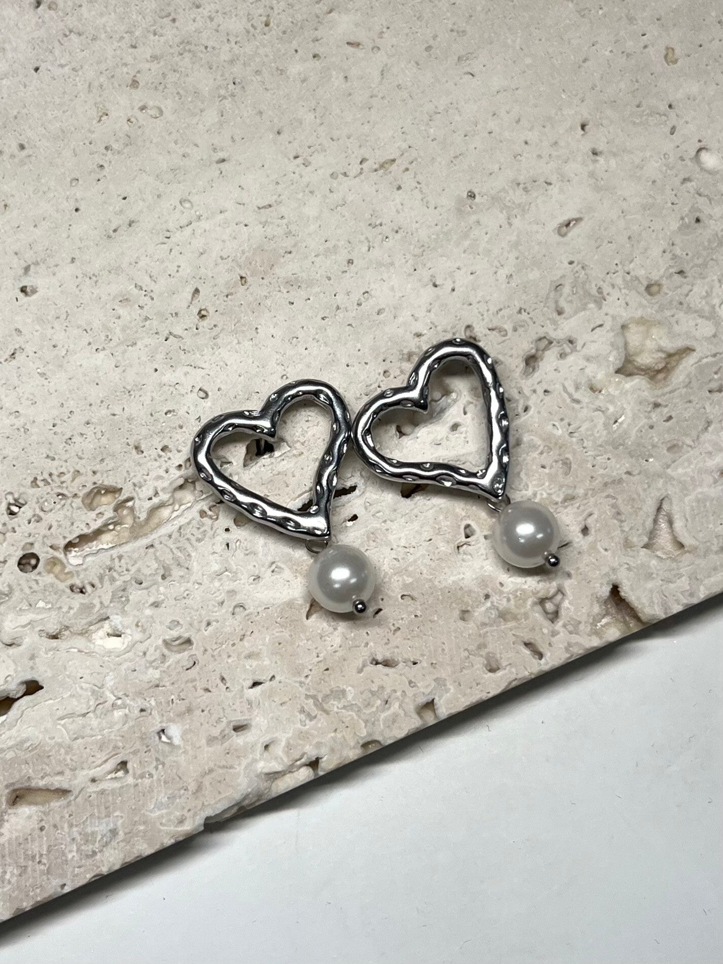 Sweetheart pearl oorbellen zilver