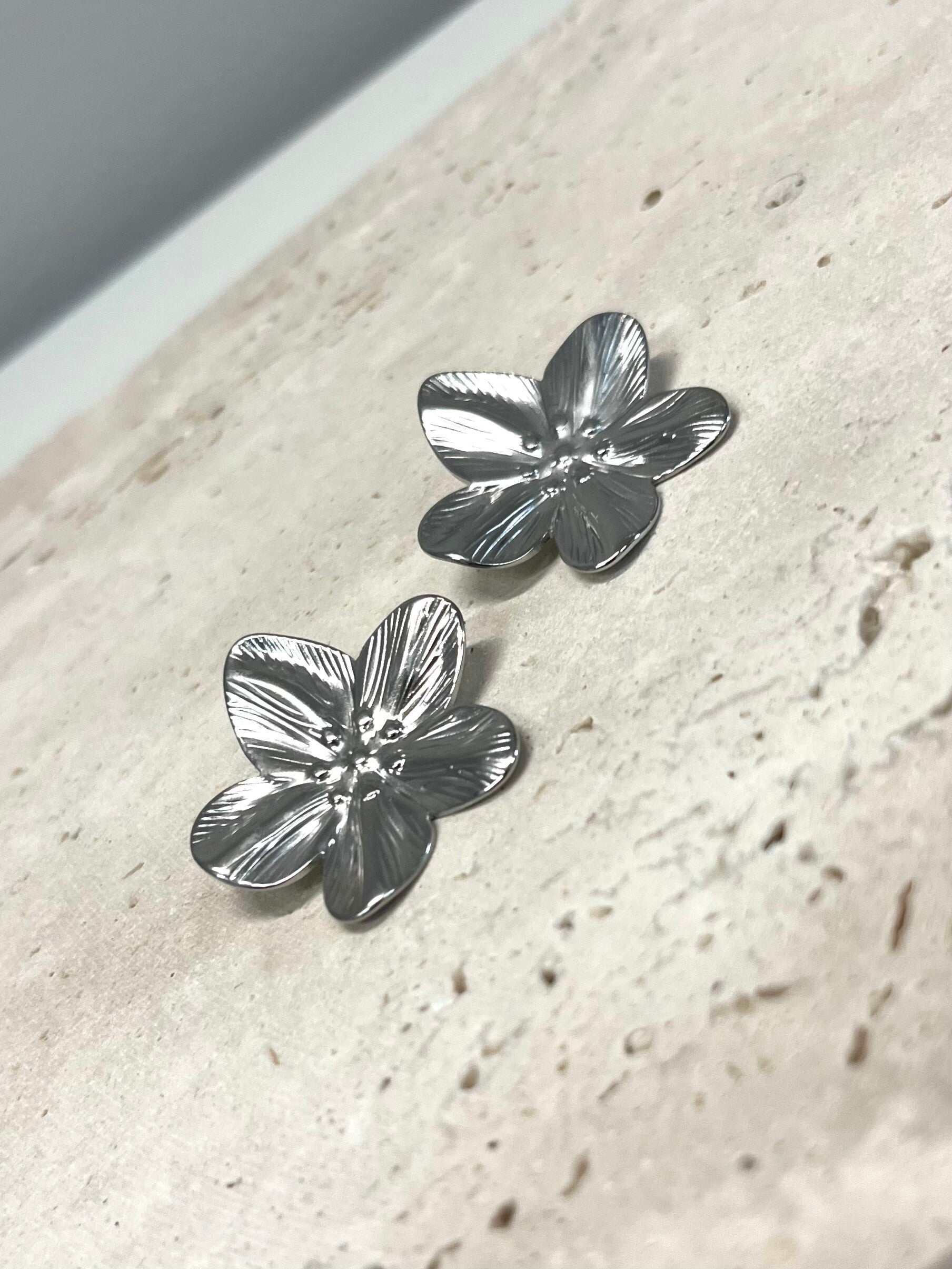 Petal pop oorbellen zilver