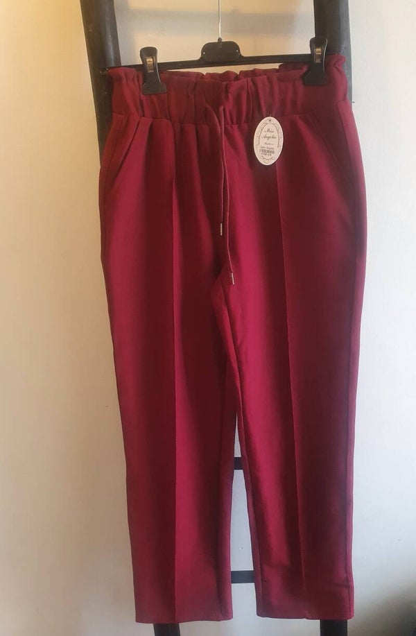 Comfort broek bordeaux rood met siernaad over de been