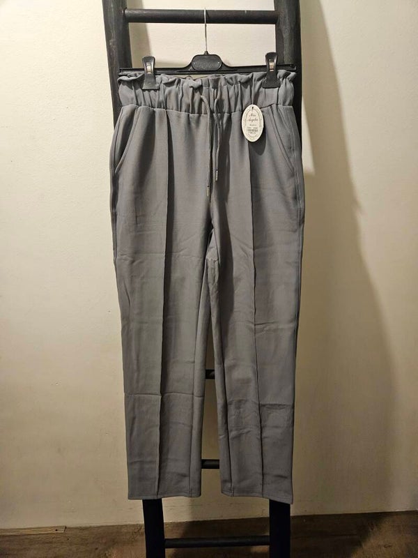 Comfort broek grijs met siernaad over de been