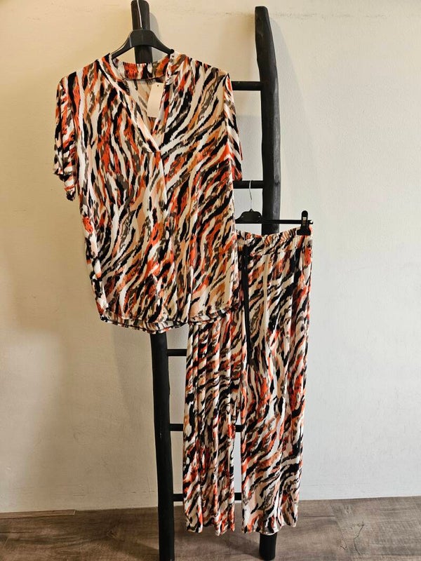 Travelstof pak rood/zwarte print