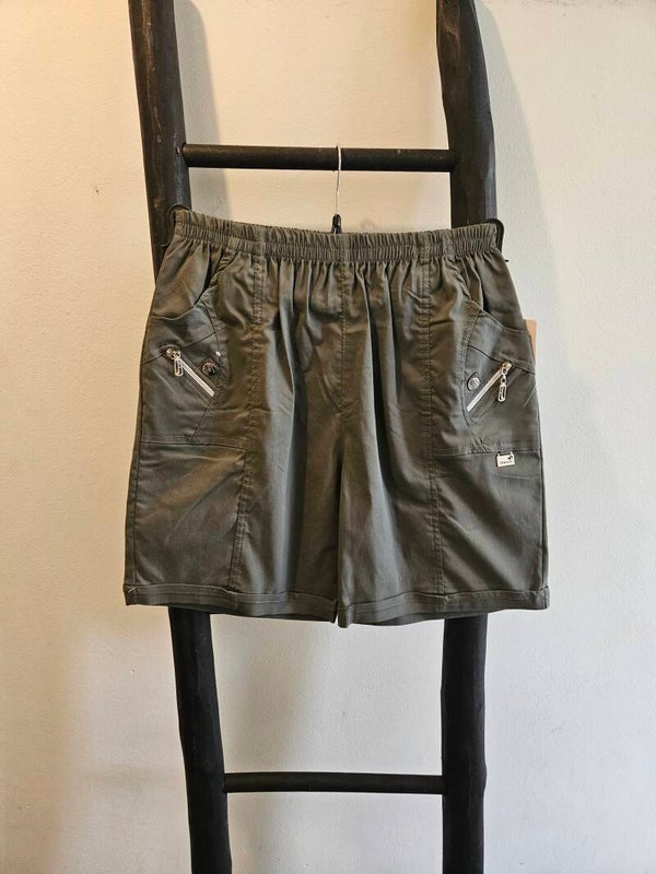 Cherry Berry Short leger groen