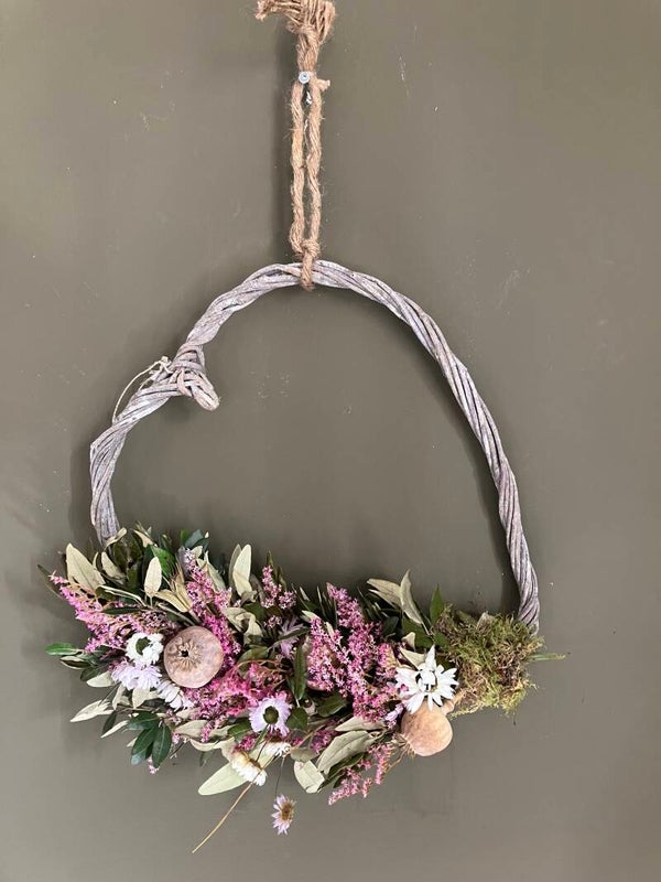Hartkrans roze met droogbloemen