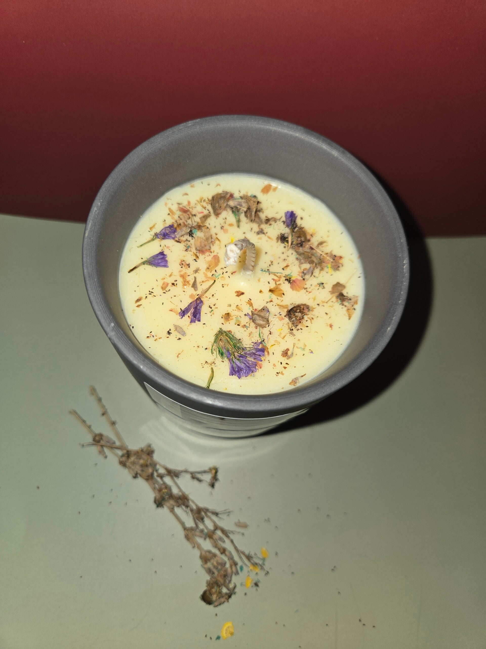 Enchanted Meadow (Vanilla scented candle with real wild flowers)