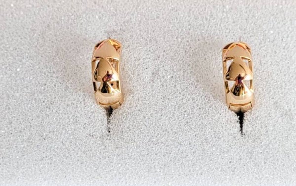 Damen Creolen 18K vergoldet mit Dreieck-Muster „Karmen“ – modern & stilvoll