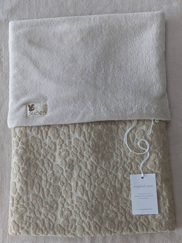 Wiegdeken: panter reliëf (beige)
