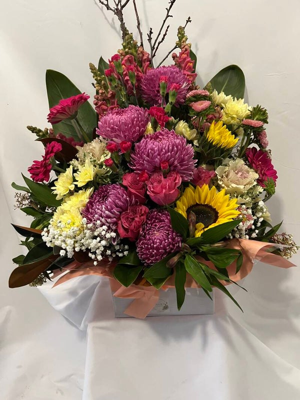 Extra large forward facing posy box