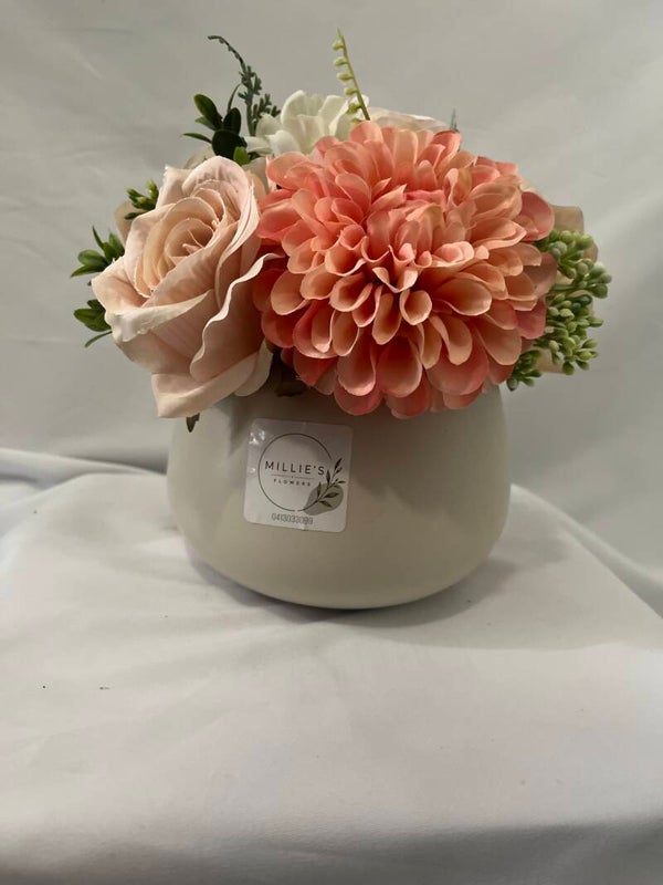 Pretty in peach posy pot