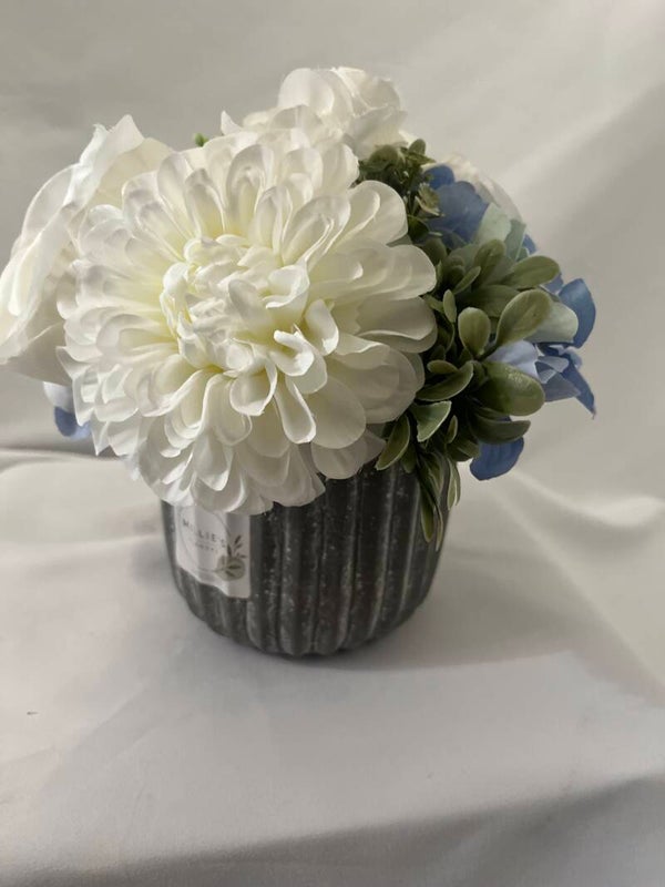 Classic white and blue posy pot