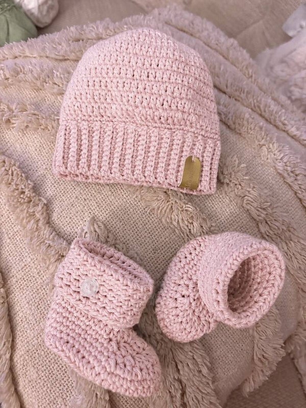 Bonnet avec ses petits chaussons