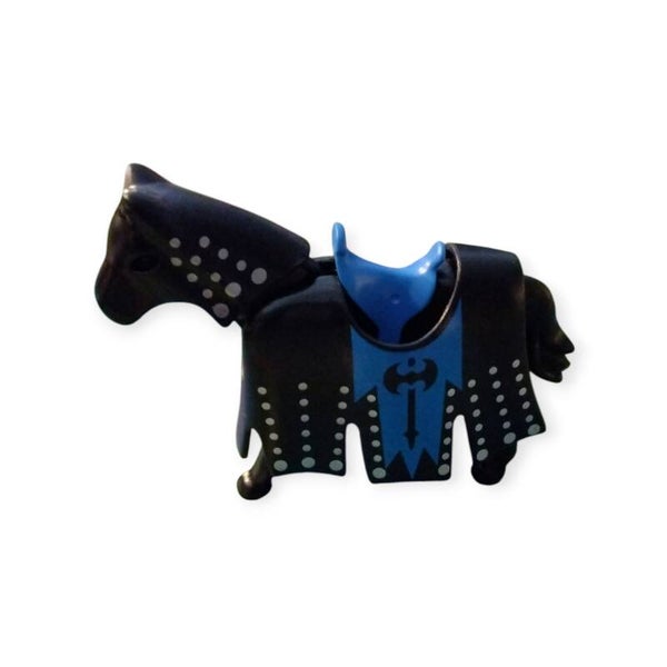 Gepanzertes Pferd mit Sattel