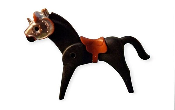 Pferd (schwarz) mit Sattel (braun) und Zaumzeug (silber/orange)