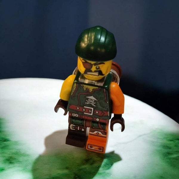 LEGO® NINJAGO® Minifigur – Sqiffy mit Luftpiraten-Flügelhalter