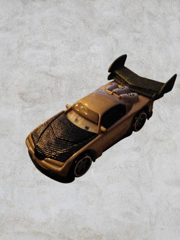 Mattel Disney Cars – Boost Diecast-Modell (1:55) – Der Tuner-Bandenchef mit Carbon-Look