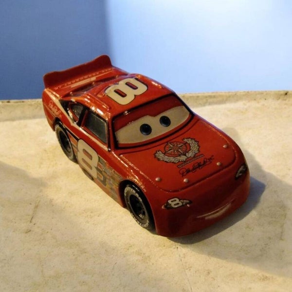 Mattel Disney Cars – Dale Earnhardt Jr. #8 Piston Cup Racer Diecast-Modell (1:55) – Seltene Rarität