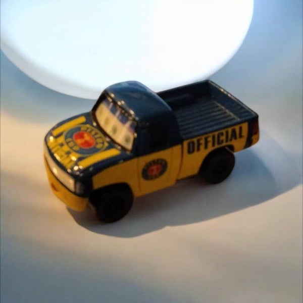 Mattel Disney Cars – Dexter Hoover Pickup (Piston Cup Official) – Diecast-Modell (1:55)