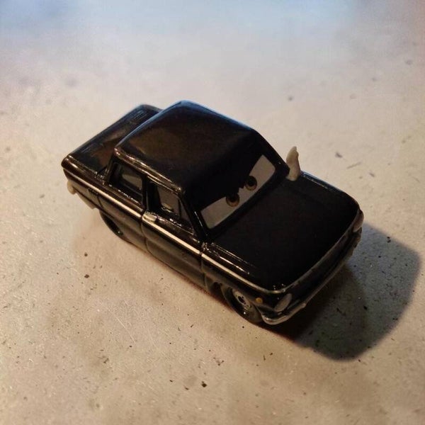 Mattel Disney Cars 2 – Victor Hugo Diecast-Modell (Maßstab 1:55) – Anführer der osteuropäischen „Gurken“