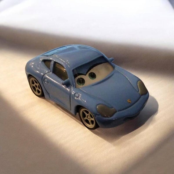 Mattel Disney Cars – Sally Carrera Porsche Diecast-Modell (1:55)