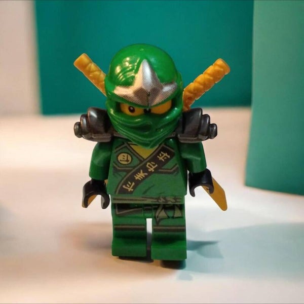 LEGO® NINJAGO® Minifigur – Lloyd ZX mit Schulterrüstung (Der Grüne Ninja)